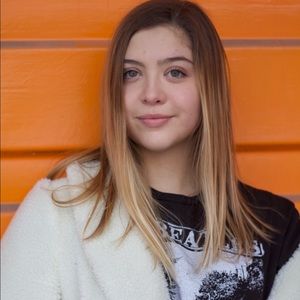 Meet your Posher, Chloe